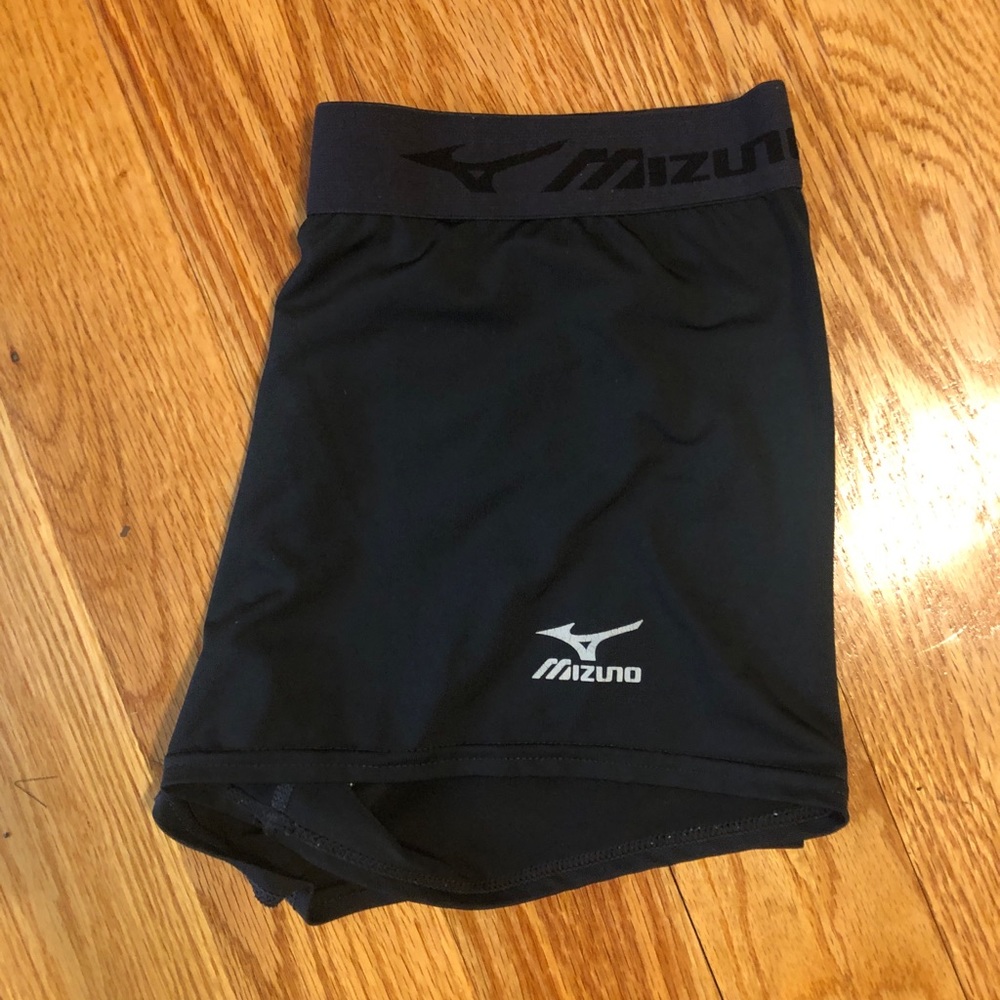 MIzuno volleyball shorts